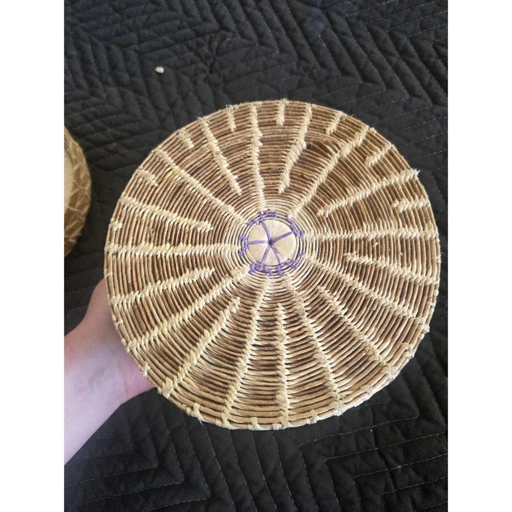 Vintage Hand Woven Straw Basket Round Lidded Trinket Box Boho Floral Sunburst